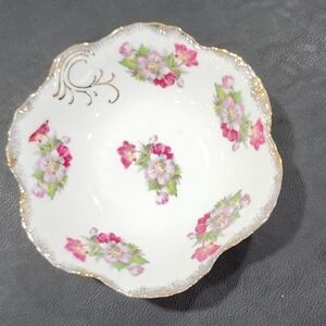 VINTAGE TRIMONT WARE FLORAL CERAMIC SERVING BOWL WITH GOLD EDGING